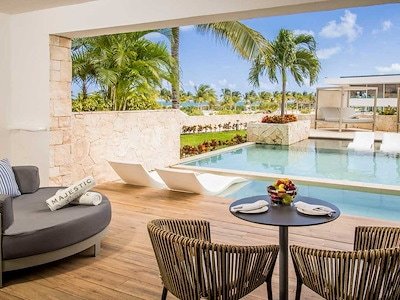 Elegance Club Swim Up Suite (Outdoor Jacuzzi 18+)
