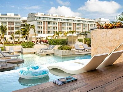 Swim Up Suite (Outdoor Jacuzzi) - Family Section
