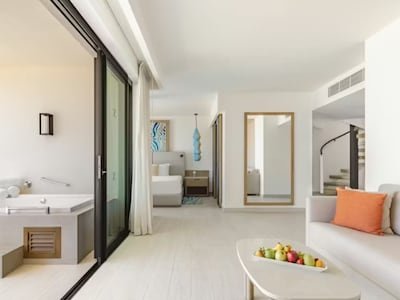 Club Deluxe Master Penthouse Suite
