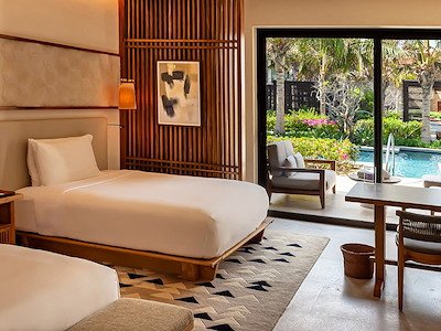 Deluxe Room Swim-Up Ocean View - Two Queen Beds
