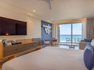 Luxury Junior Suite Ocean Front Diamond Club