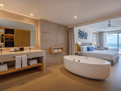 Luxury Junior Suite Ocean Front Terrace Jacuzzi Diamond Club