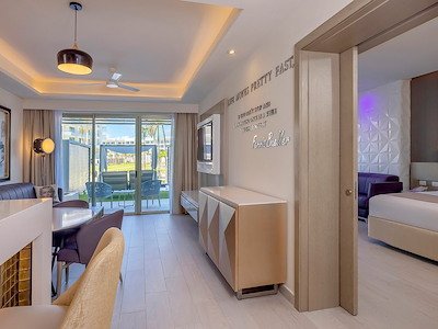 Star Class Director's Suite One Bedroom Swim Out