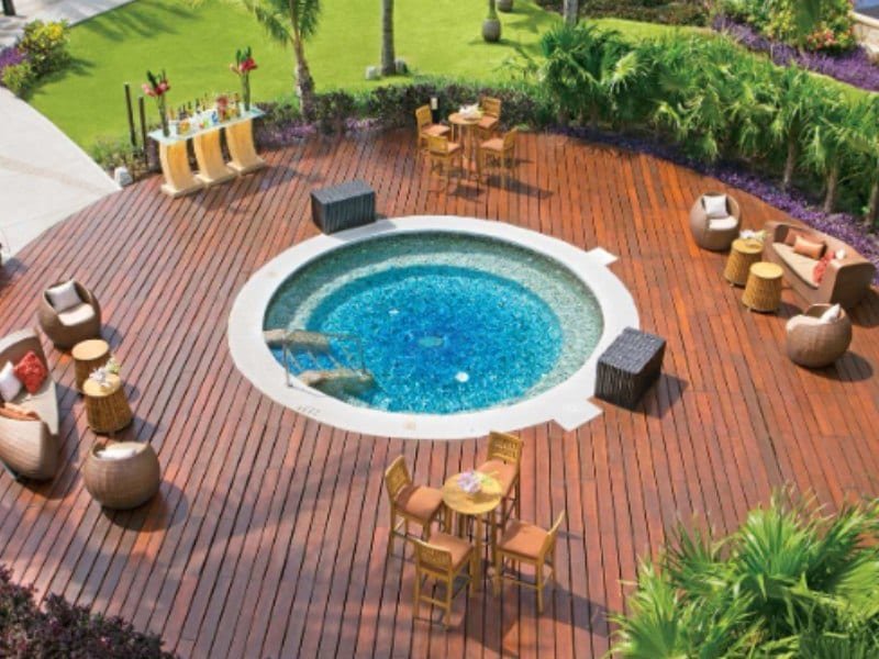 Whirlpool with Garden