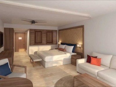 Club Junior Suite Ocean Front King