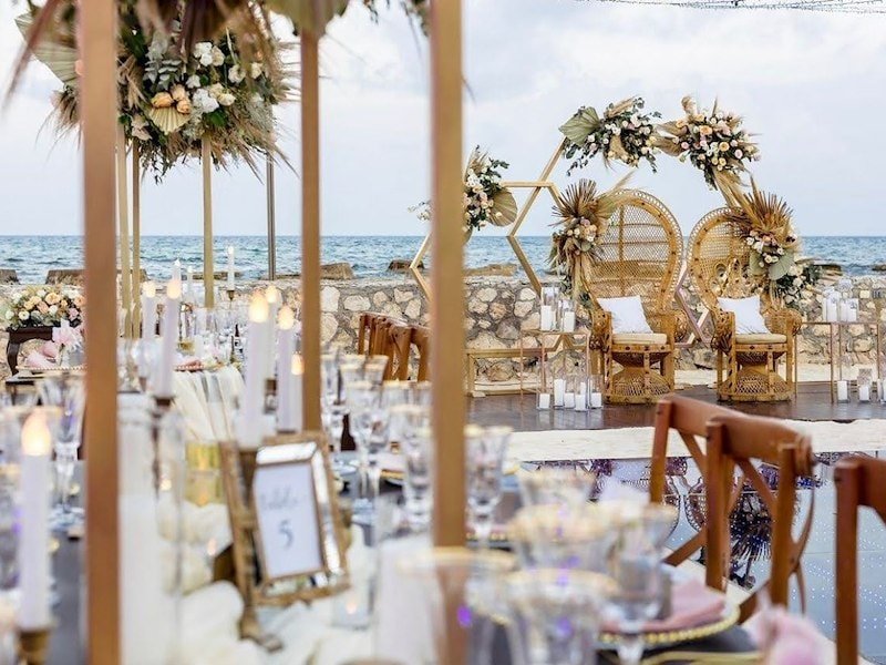 White Beach Garden