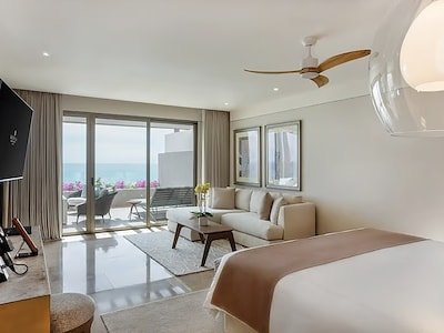 Grand Class King Suite