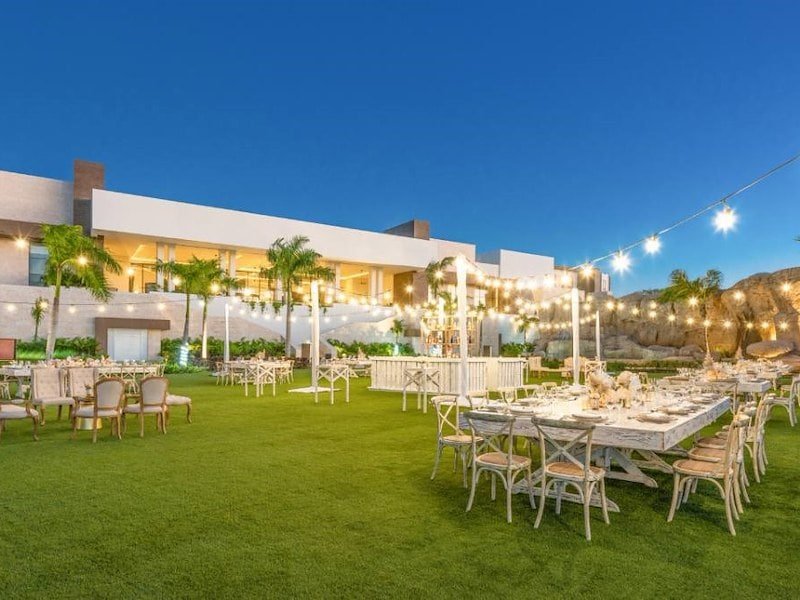 Larimar Lawn