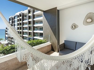Junior Suite Ocean View Queen