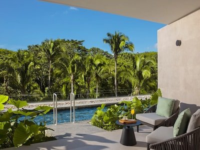 Junior Suite Tropical Swim Out Double