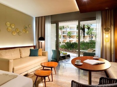 Junior Suite Pool Access