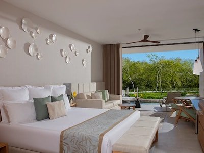 Junior Suite Swim Out Tropical View