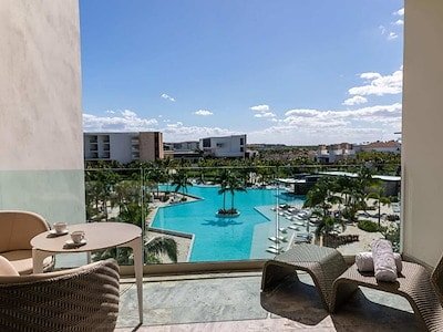 Junior Suite Poolside