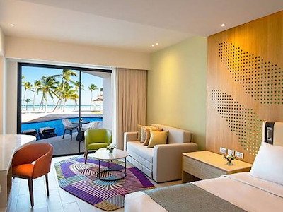 Club Ocean Front Junior Suite Swim Up King