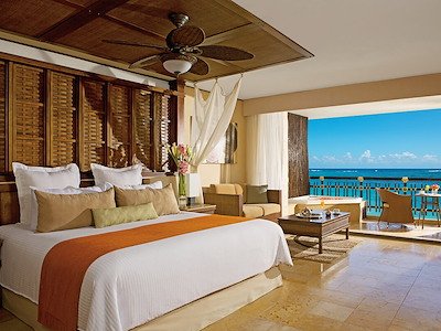 Preferred Club Oceanfront Honeymoon Suite