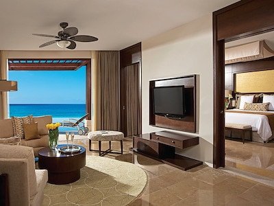 Preferred Club Master Suite Ocean Front Private Pool King