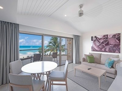Luxury Presidential Beach Front One Bedroom Suite Diamond Club