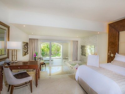 Grand Aqua Presidential Suite