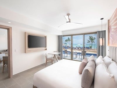 Luxury Presidential One Bedroom Swim Out Diamond Club