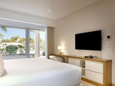 Family Concierge Two Bedroom Master Suite Swim Up