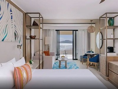 Deluxe Ocean View King Bed