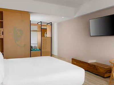 Enclave Nature View - 1 King Bed