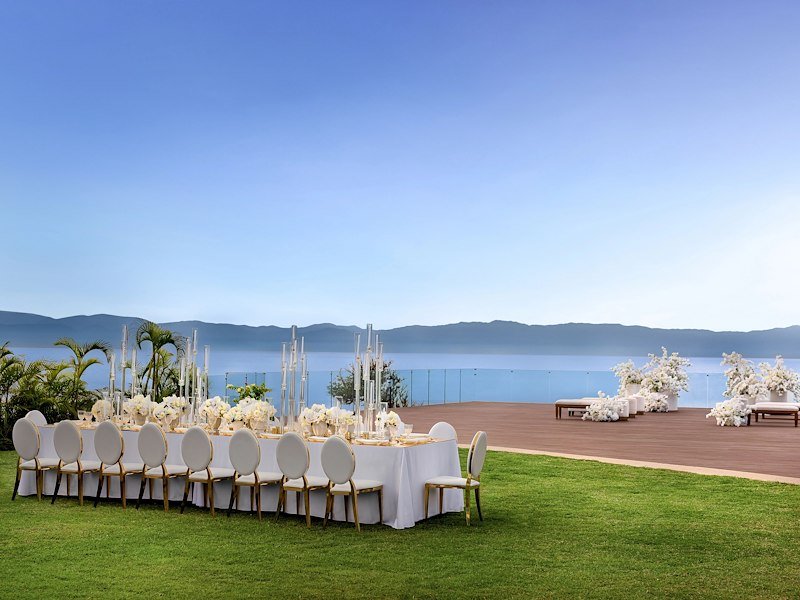 Beach Garden & Wooden Deck