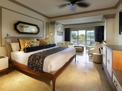 Signature Level Junior Suite
