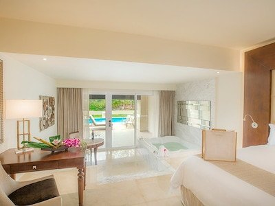 Grand Swim Up Presidential Suite