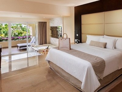 Grand Honeymoon Suite