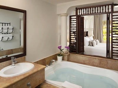 The Level Master Suite Garden View