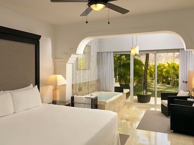 The Level Junior Suite Tropical Palms