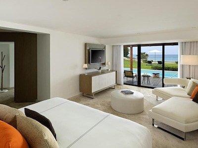 The Reserve Master Suite Ocean Front Swim Up