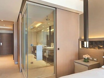 Turquoize Oceanfront Master Double