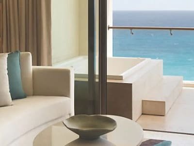 Turquoize Sky Ocean Front Master King