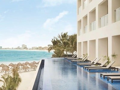 Turquoize Sky Swim Up Oceanfront Master Double