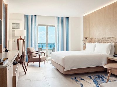 Deluxe Guest Room, 1 King, Balcony